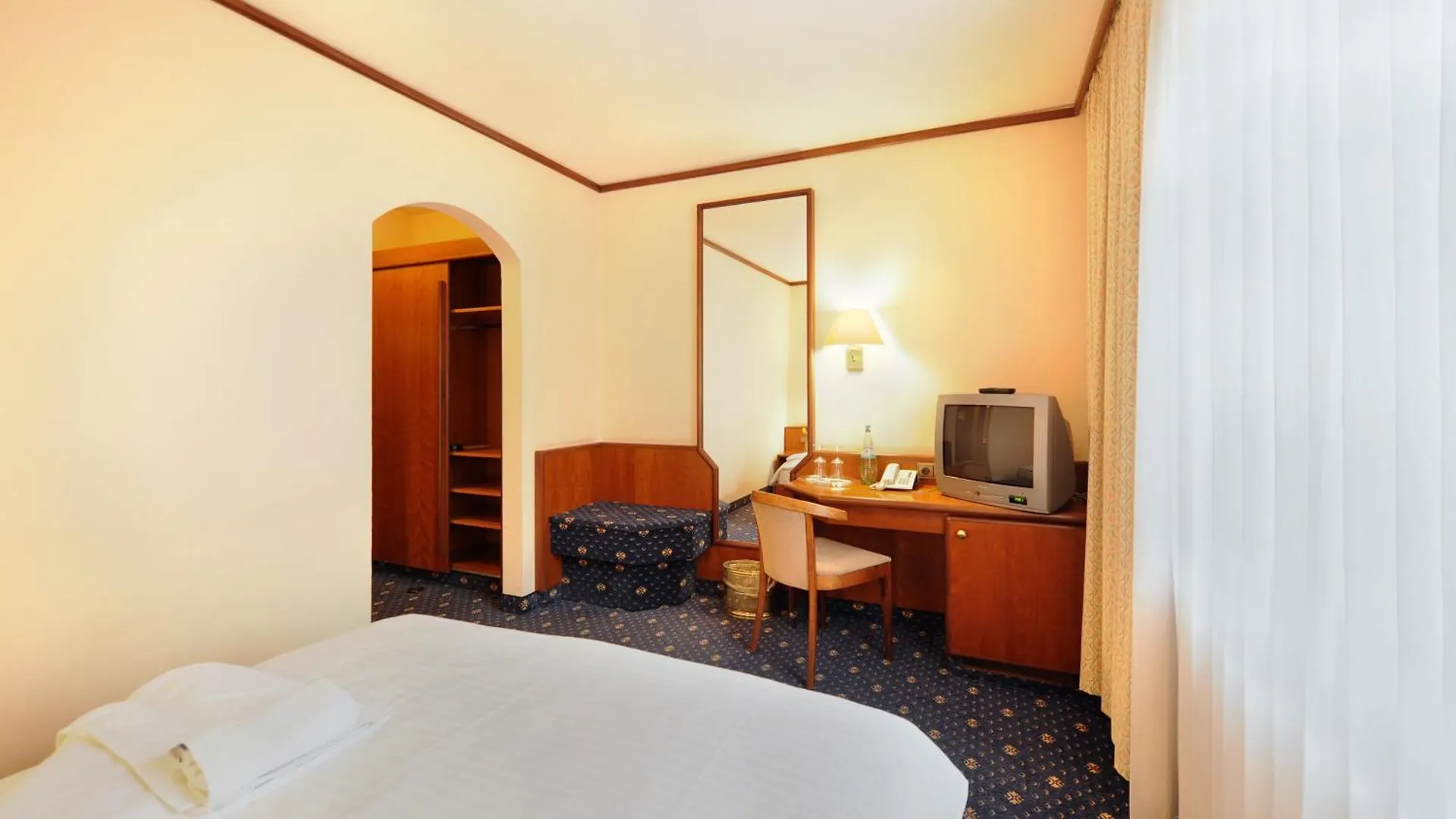 *** מלון מינכן Ambassador Parkhotel גרמניה