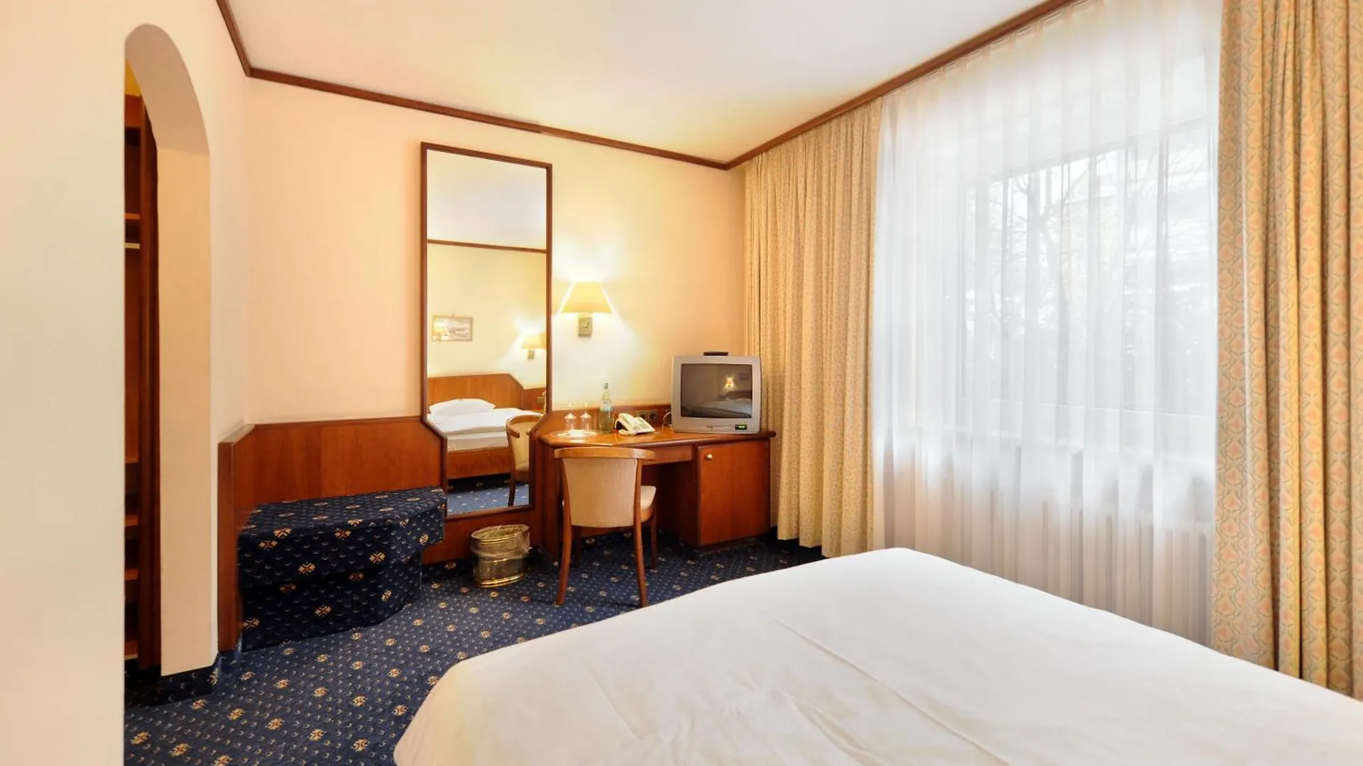 מינכן Ambassador Parkhotel 3*,  גרמניה