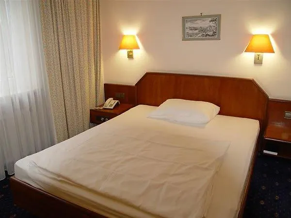 Ambassador Parkhotel Mnichov 3*,