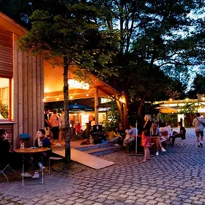 Hostel The Tent - Youth Only - Buchung Leider Nur Bis 30 Jahre Moeglich!, Münih